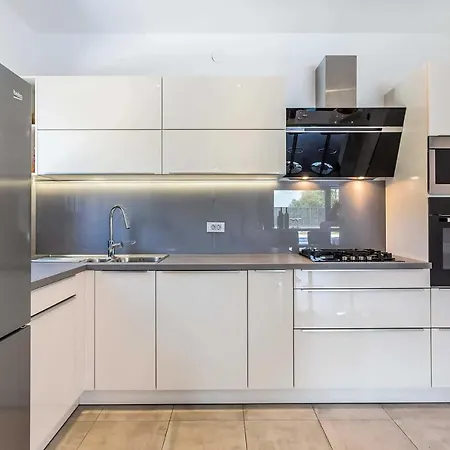 Sleeps 7 Air Con Wifi Split