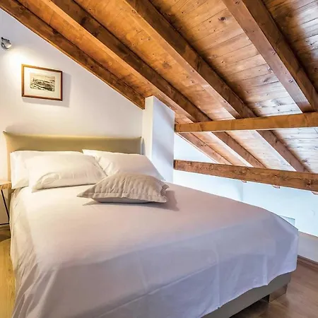 Villa Sleeps 7 Air Con Wifi Split