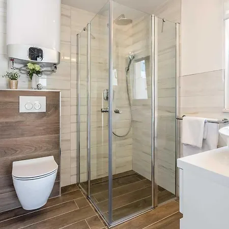 Sleeps 7 Air Con Wifi * Split