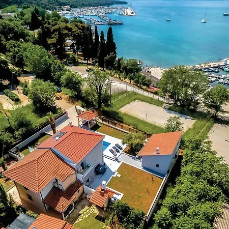Sleeps 7 Air Con Wifi Villa